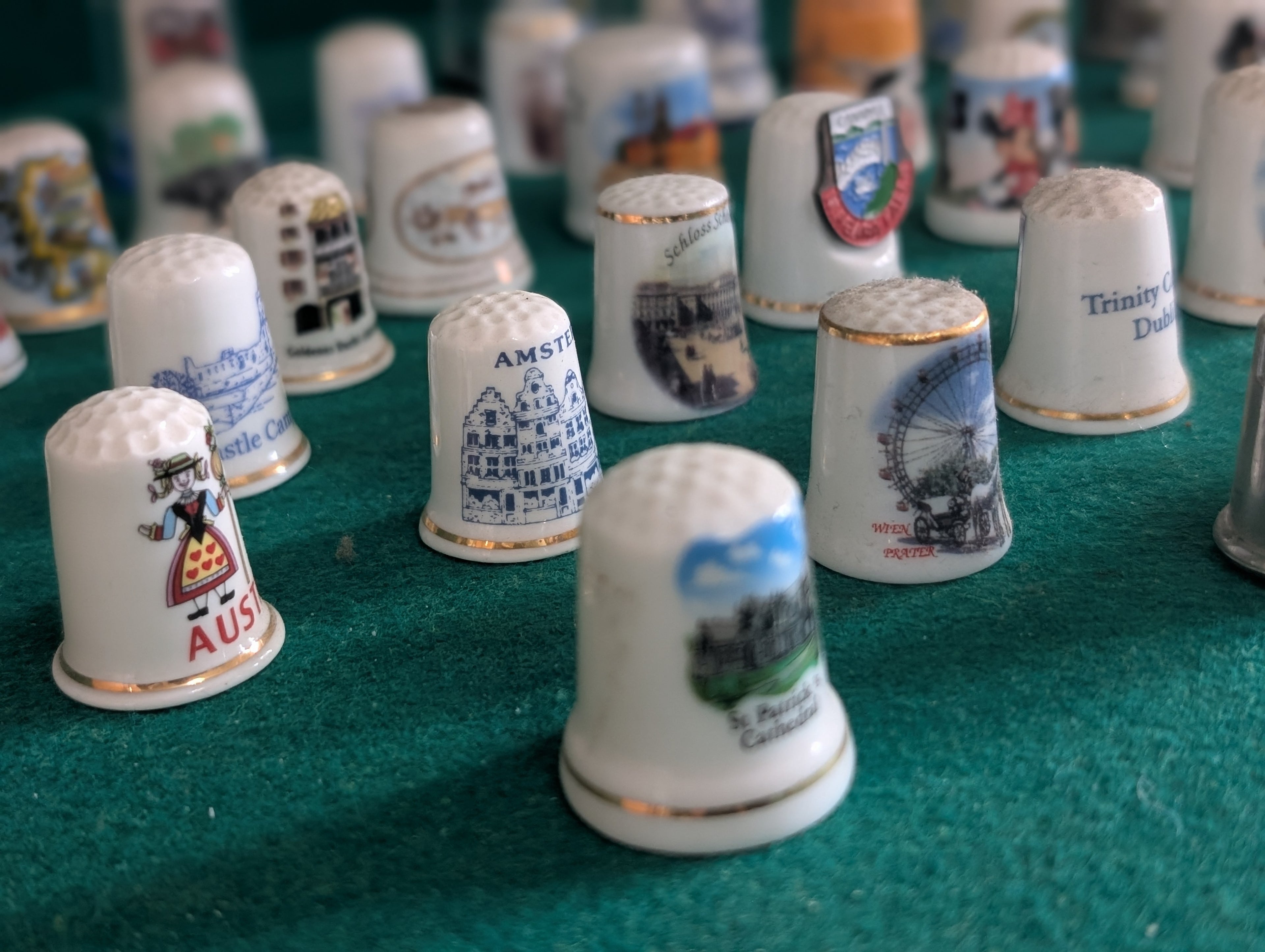 Lotto Collezione Ditali da Cucito Internazionali - Memorabilia da Città e Nazioni del Mondo - Collezionismo Vintage