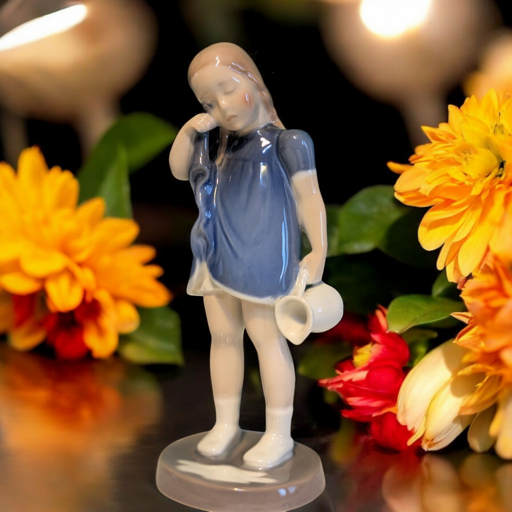 Statuina Royal Copenhagen Bimba Latte Versato Numerata – Spilled Milk Girl Porcellana Danese