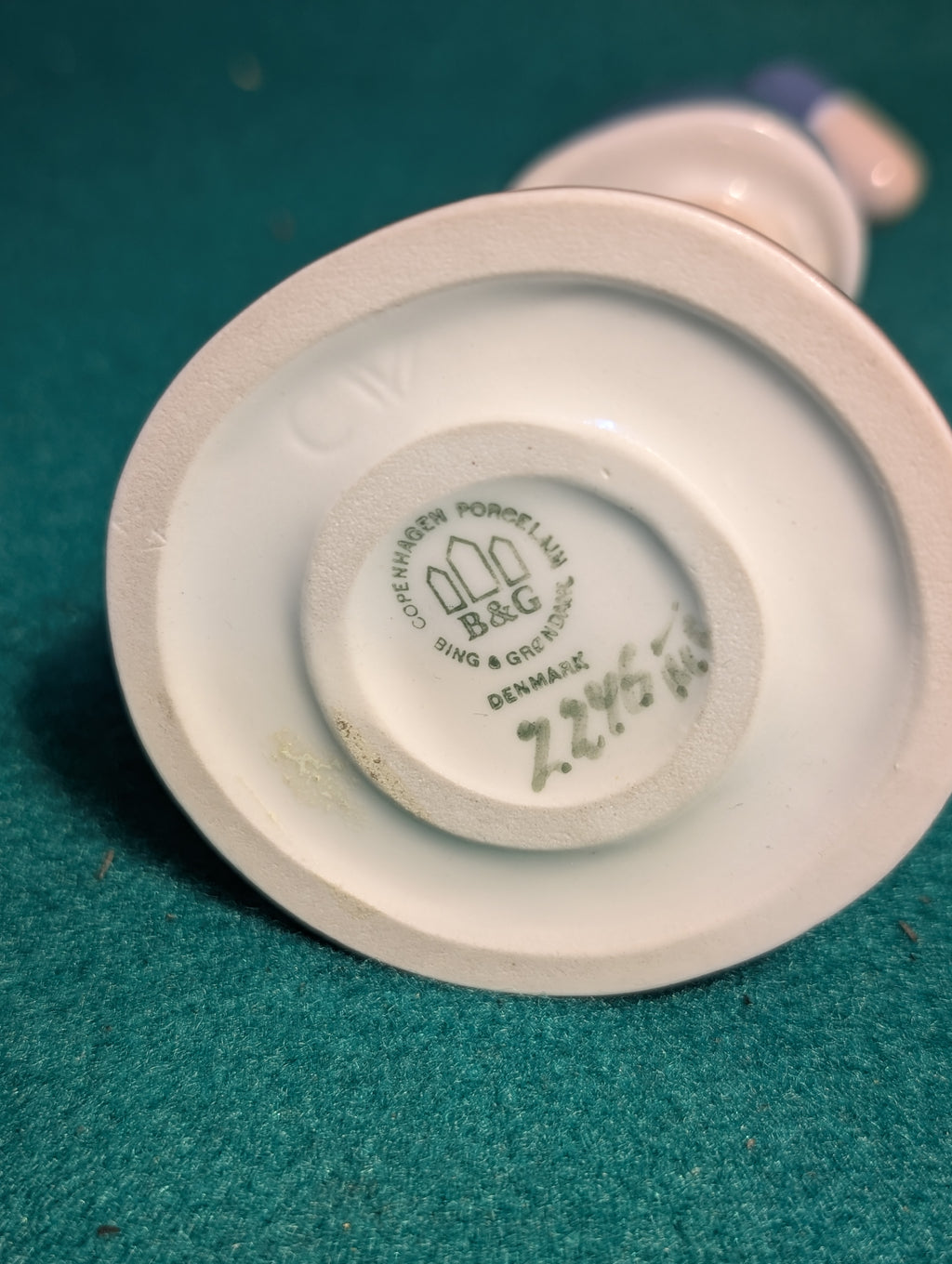 Statuina Royal Copenhagen Bimba Latte Versato Numerata – Spilled Milk Girl Porcellana Danese