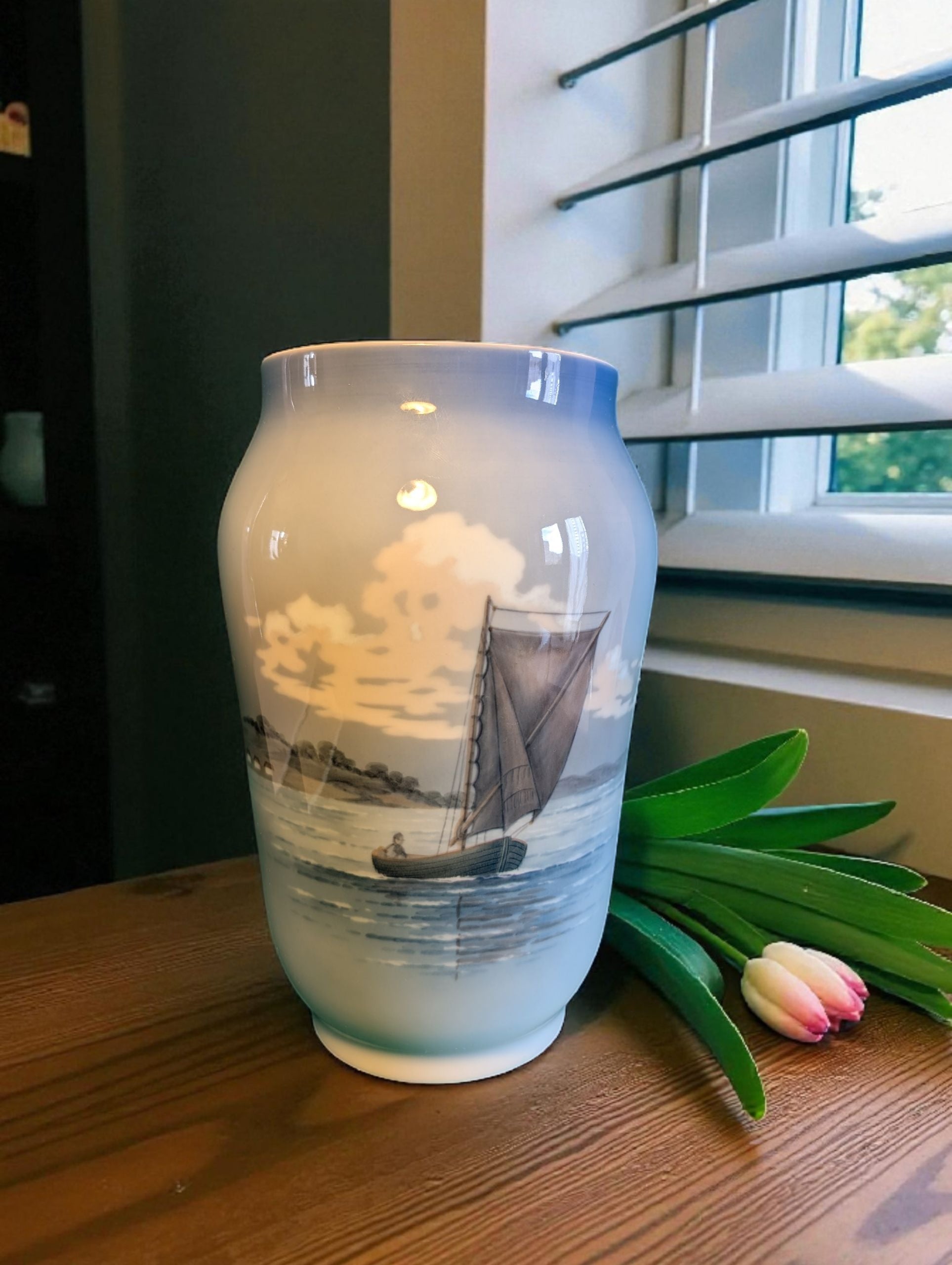 Vaso Royal Copenhagen Porcellana Barca a Vela Dipinta Mano – Danish Vintage Sailboat