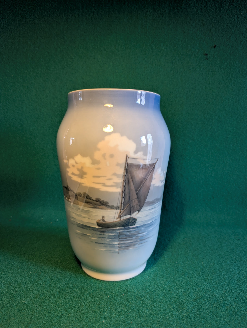 Vaso Royal Copenhagen Porcellana Barca a Vela Dipinta Mano – Danish Vintage Sailboat