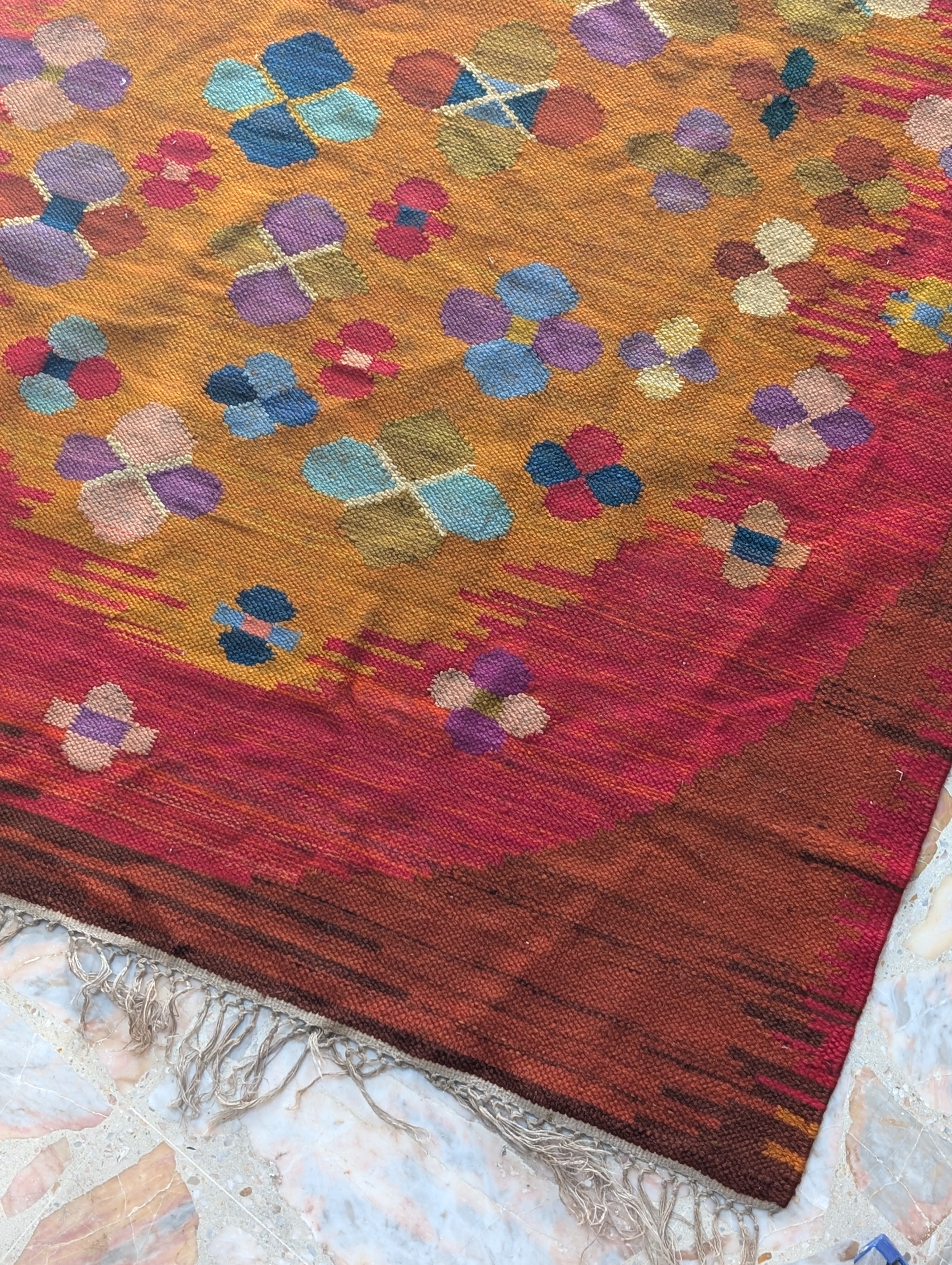 Tappeto Kilim Afghano Annodato a Mano - Rosso Porpora e Arancione con Motivi Floreali