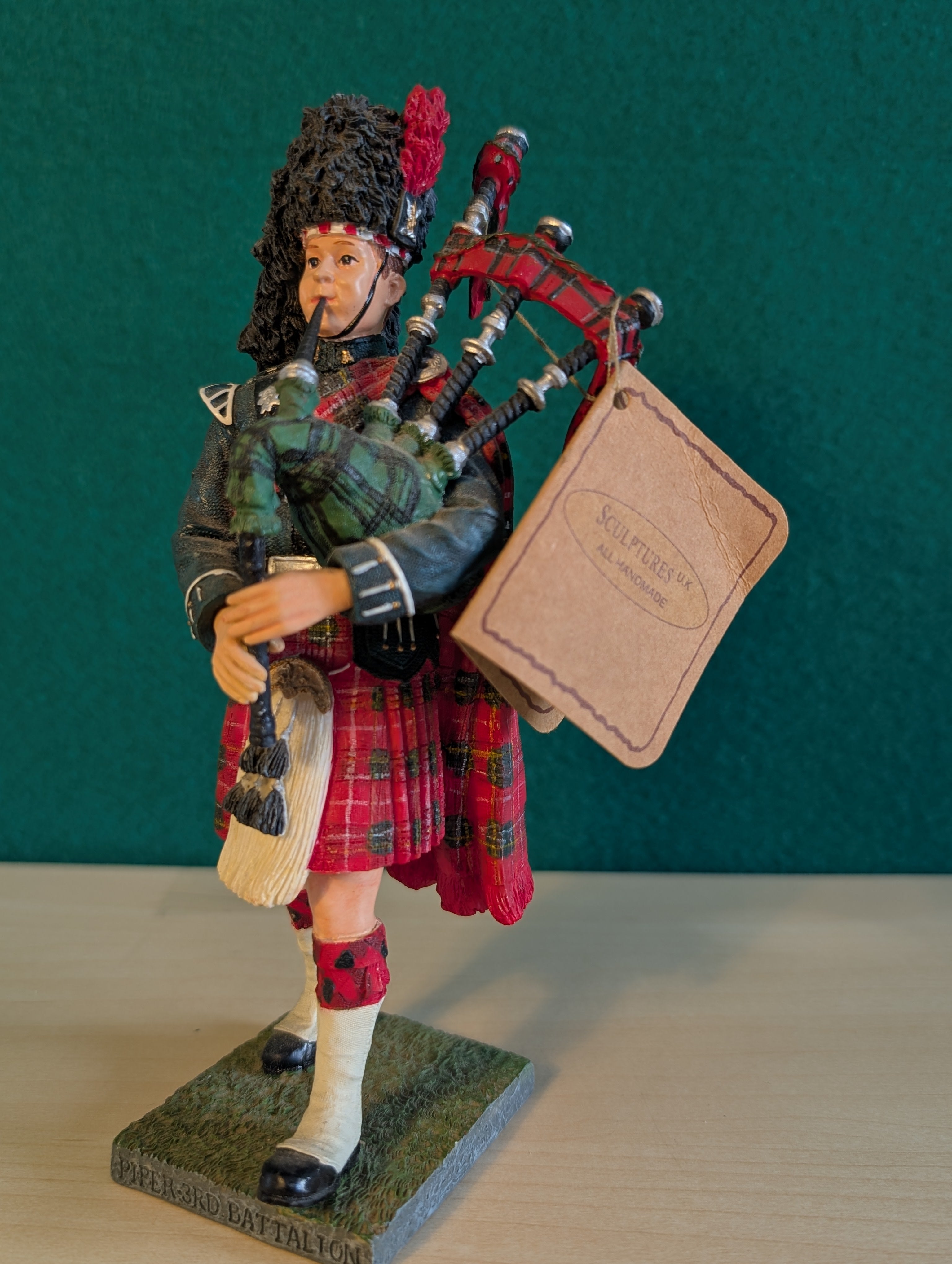 Statuetta Suonatore Cornamusa Scozzese Bagpiper: Artigianato Traditional Regimental 17 cm
