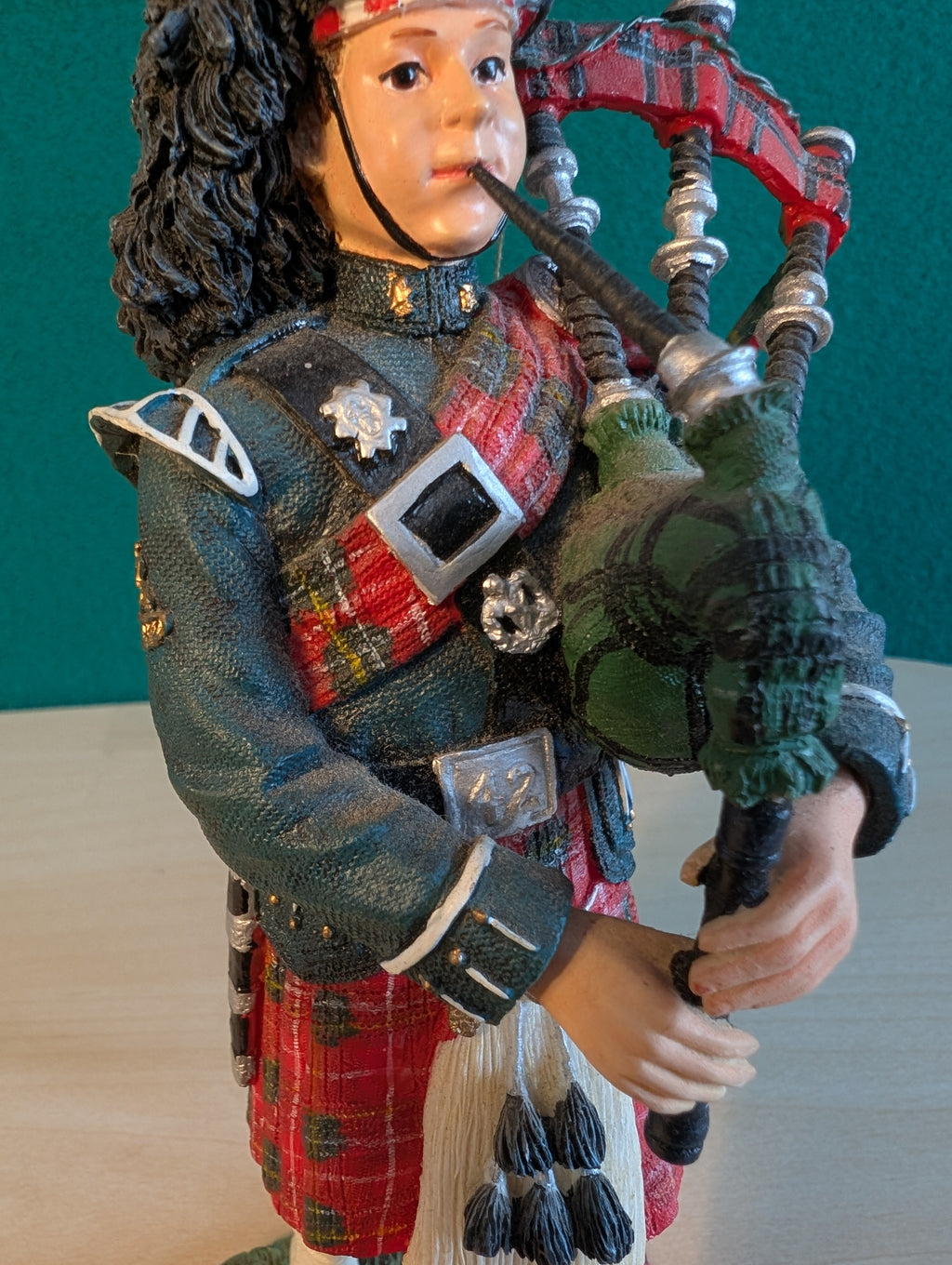 Statuetta Suonatore Cornamusa Scozzese Bagpiper: Artigianato Traditional Regimental 17 cm