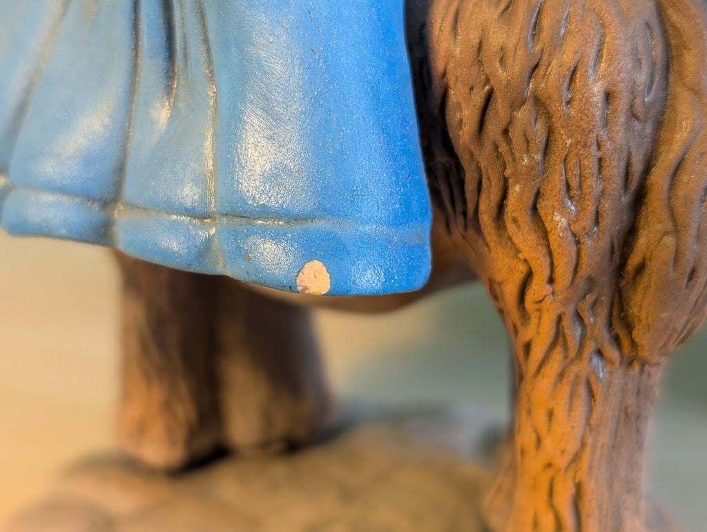 Statuette Folklore Sardo: Emozioni in Terracotta Artigianale (17 cm)