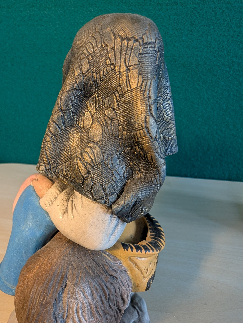 Statuette Folklore Sardo: Emozioni in Terracotta Artigianale (17 cm)