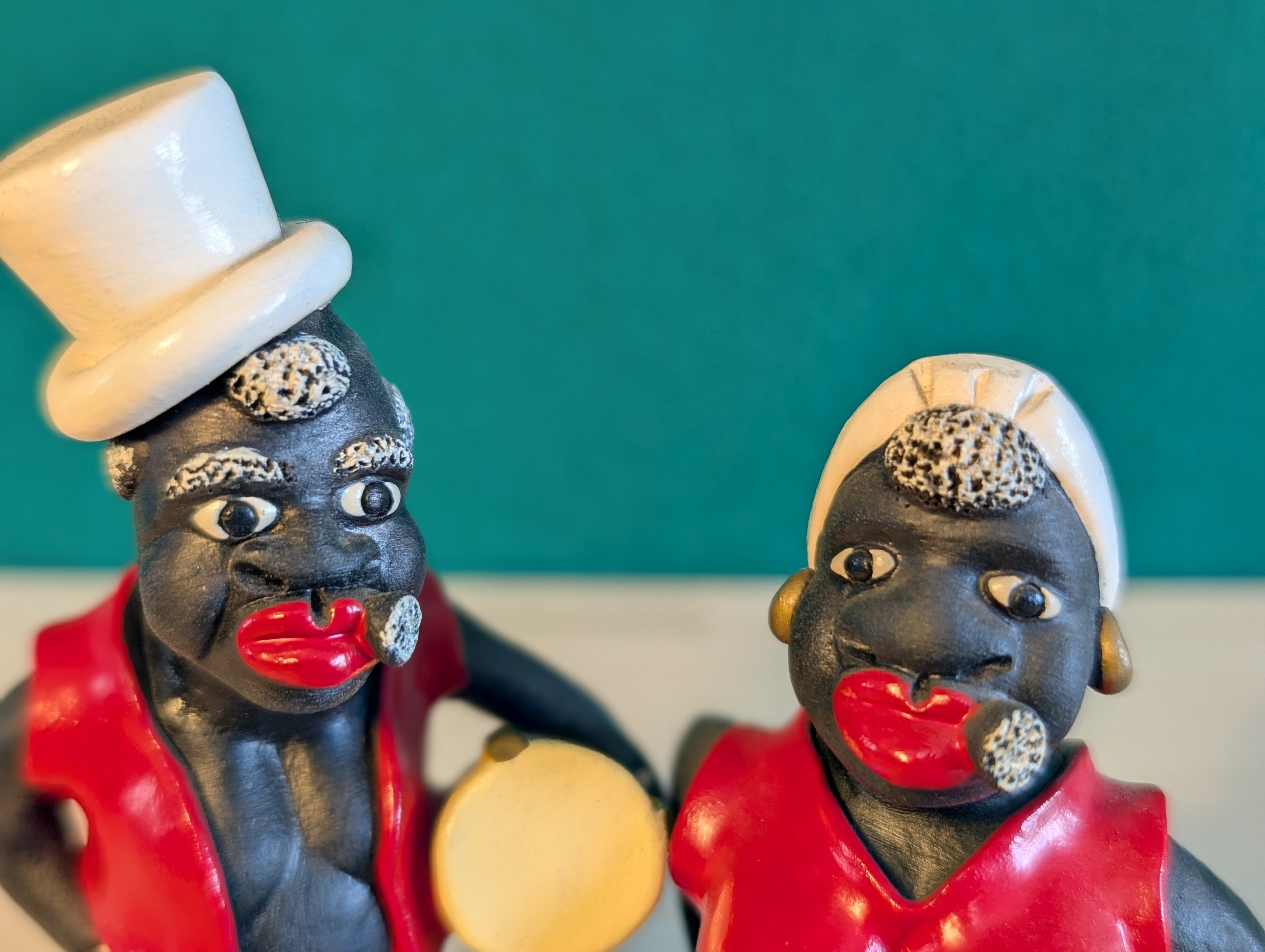 Statuette Artigianali Terracotta: Personaggi Folkloristici Cubani (14 cm)