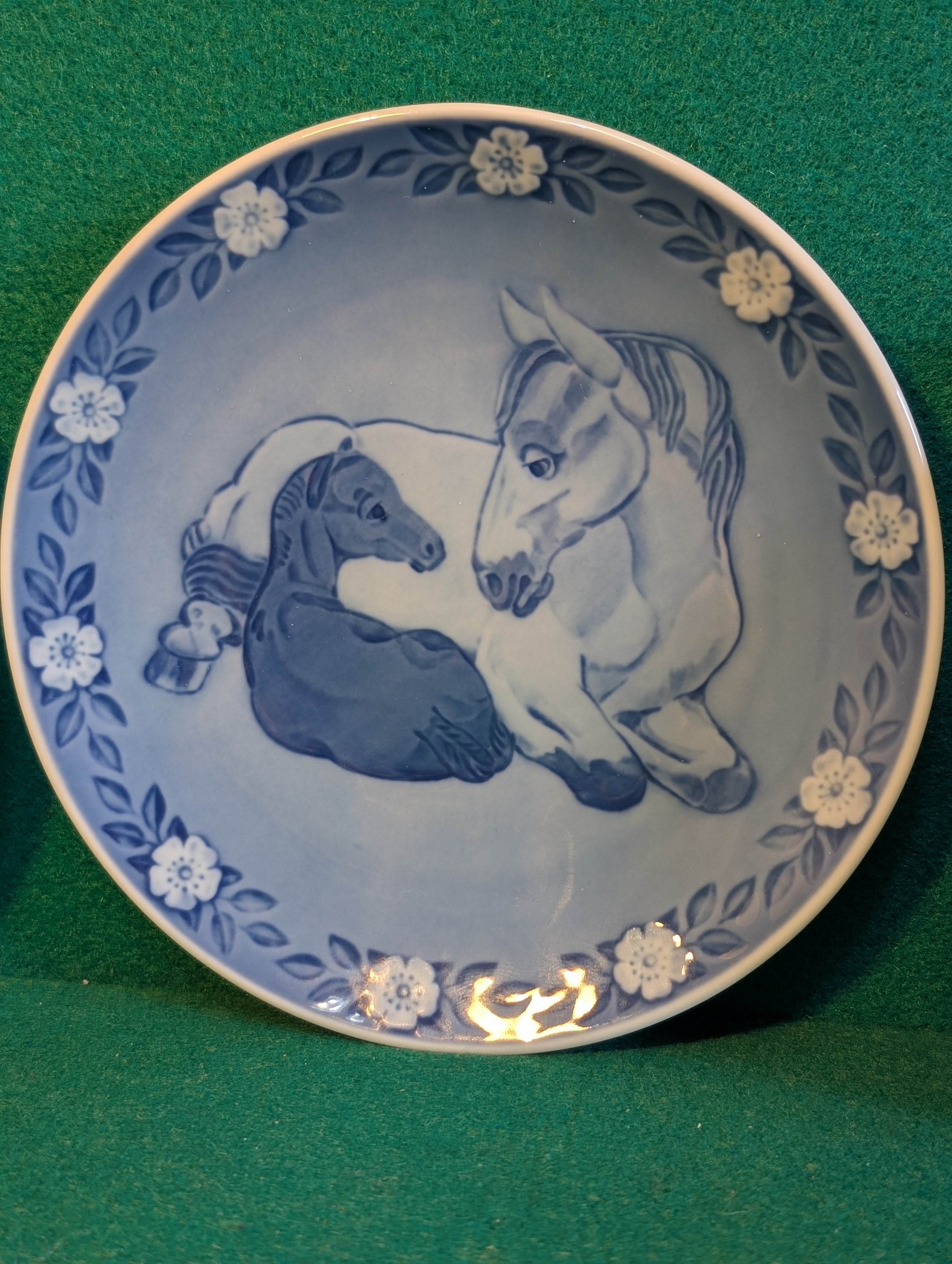 Royal Copenhagen Mother's Day – tre piatti 15 cm, porcellana danese vintage