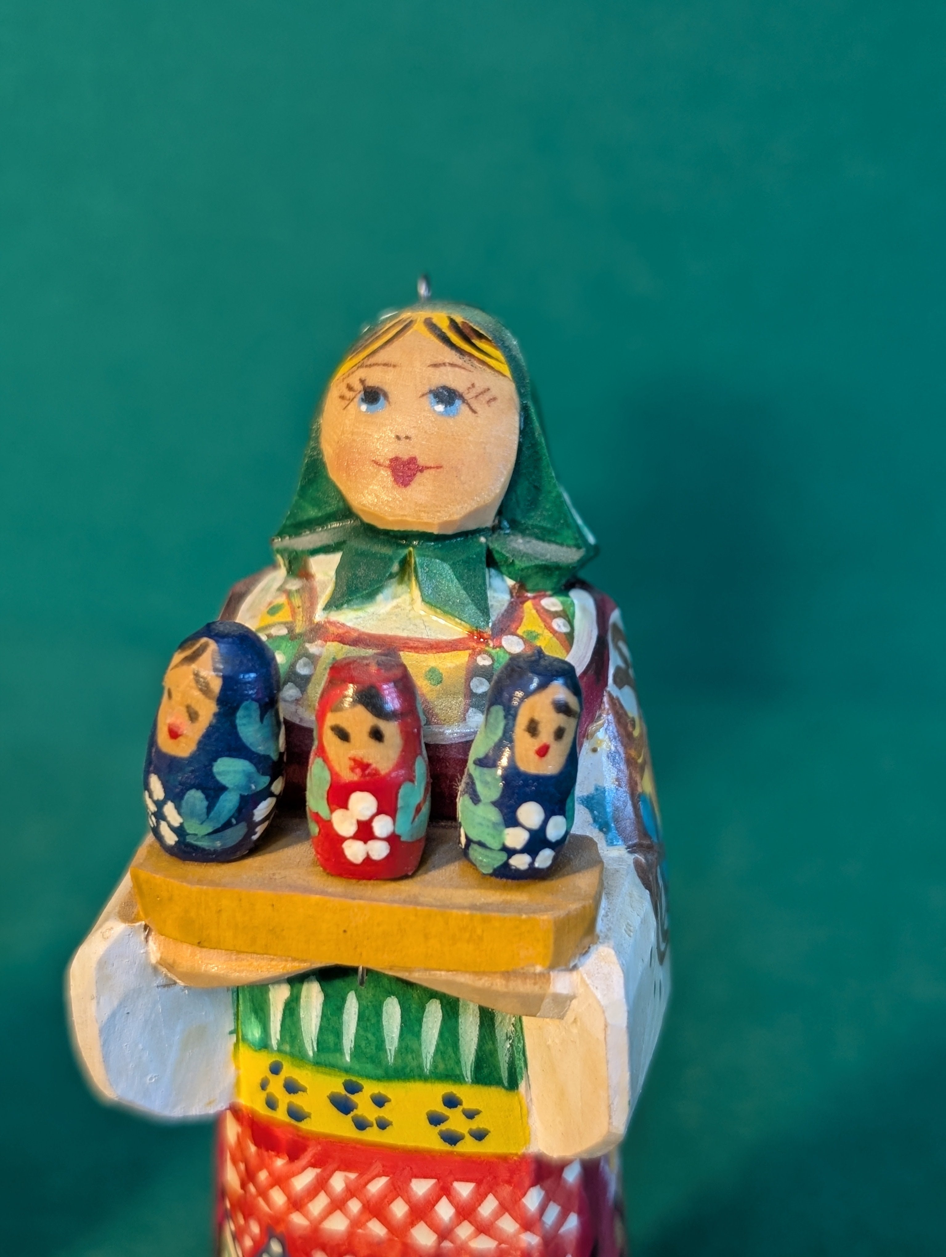 Pope Ortodosso  e Fanciulla con Matrioske - Artigianato russo