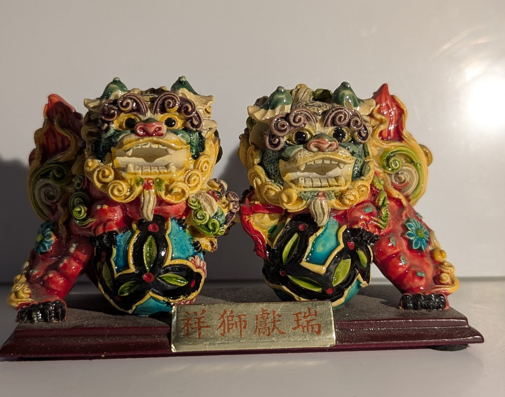 Leoni Guardiani Foo Dog in porcellana smaltata  Collezione Prestige