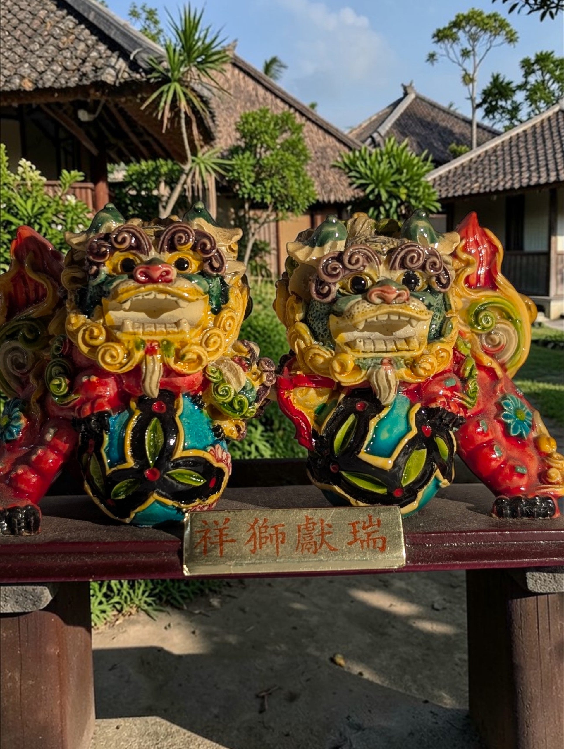 Leoni Guardiani Foo Dog in porcellana smaltata  Collezione Prestige
