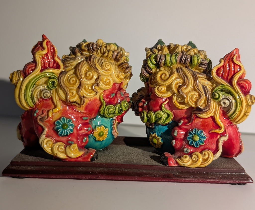 Leoni Guardiani Foo Dog in porcellana smaltata  Collezione Prestige
