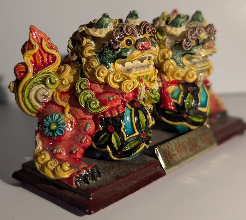 Leoni Guardiani Foo Dog in porcellana smaltata  Collezione Prestige