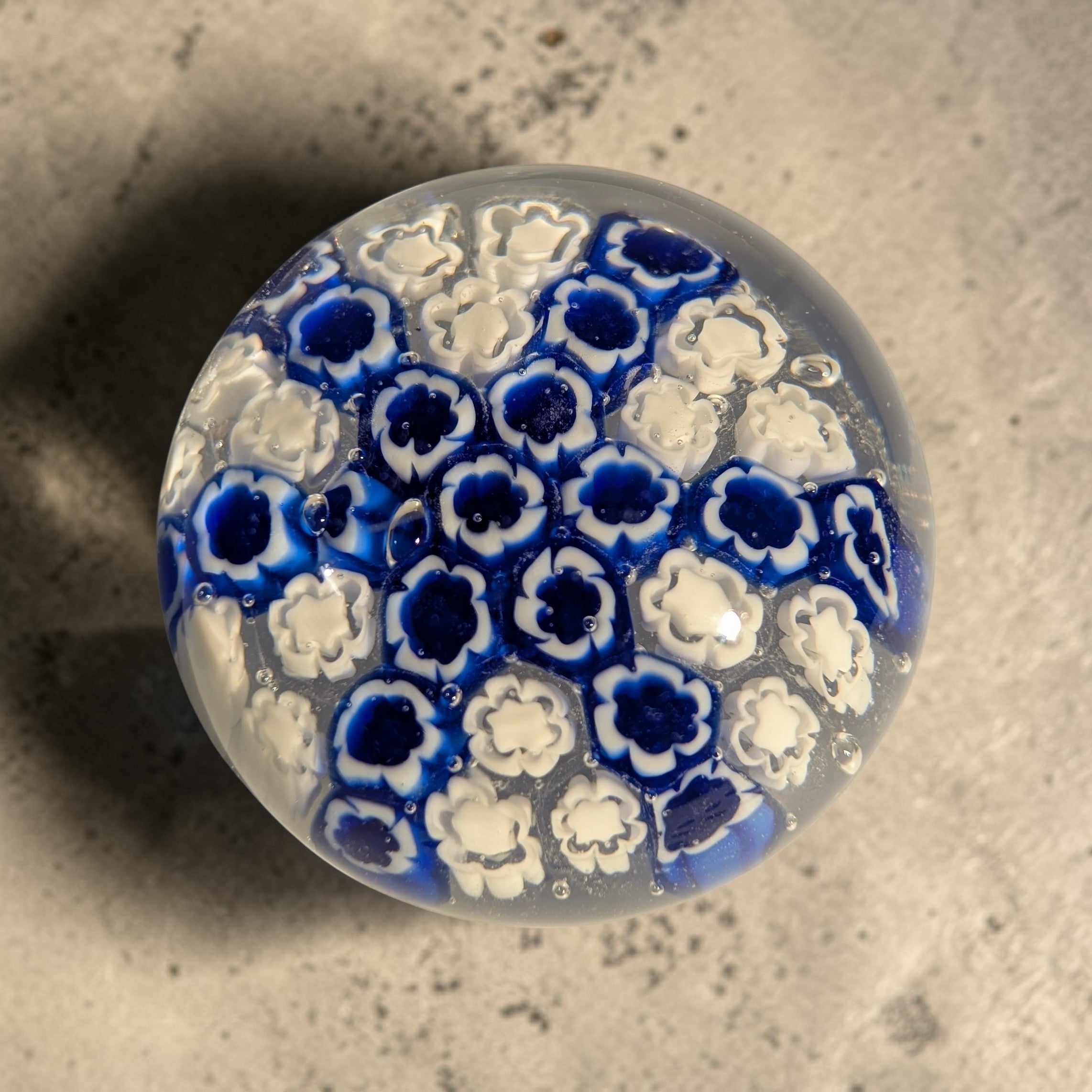Fermacarte in Vetro di Murano – Millefiori Blu e Bianco