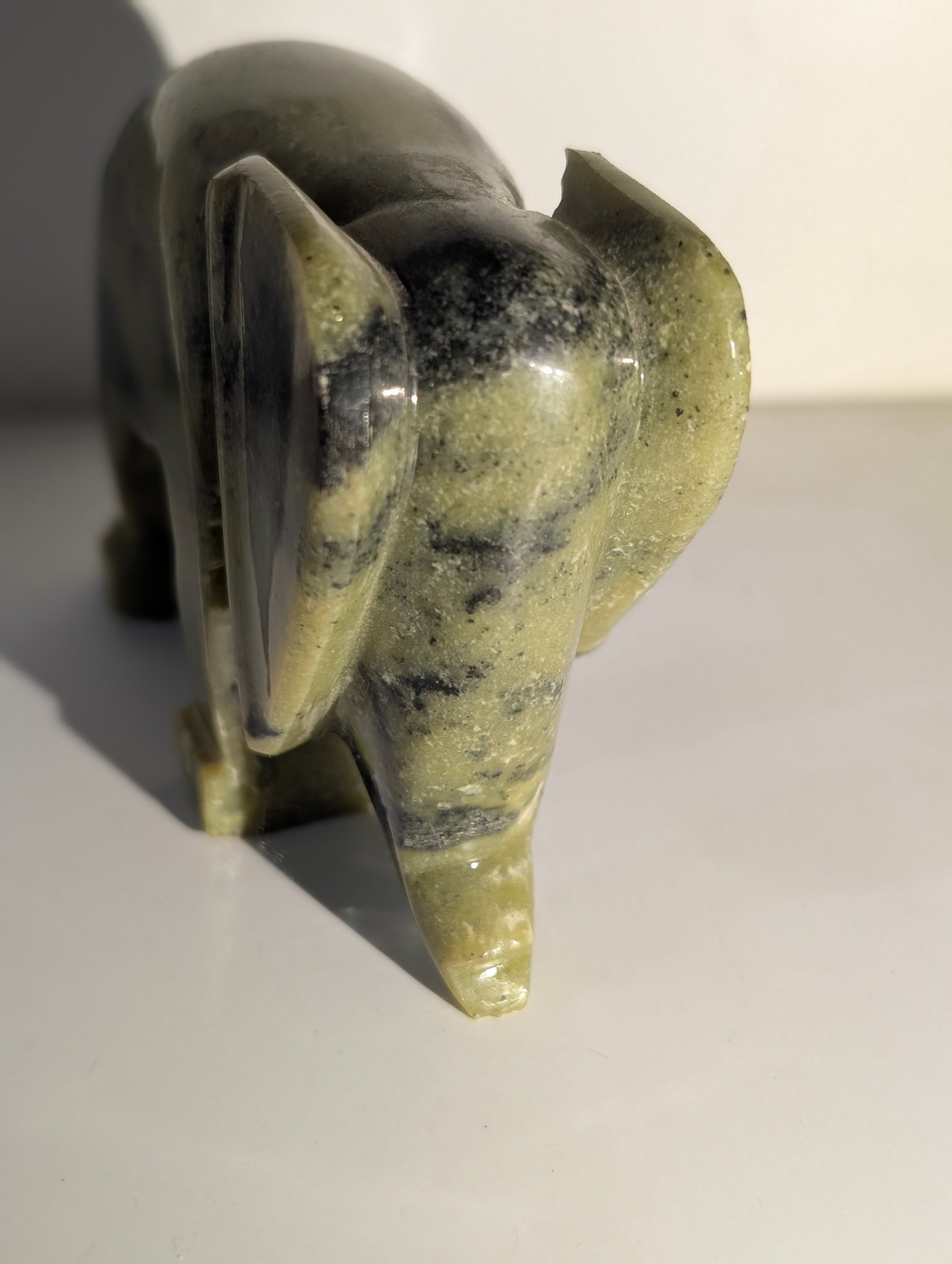 Elefante in Pietra Ollare – Scultura Artigianale