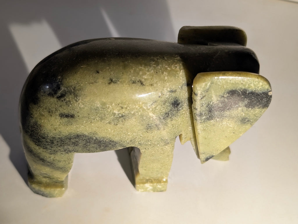 Elefante in Pietra Ollare – Scultura Artigianale