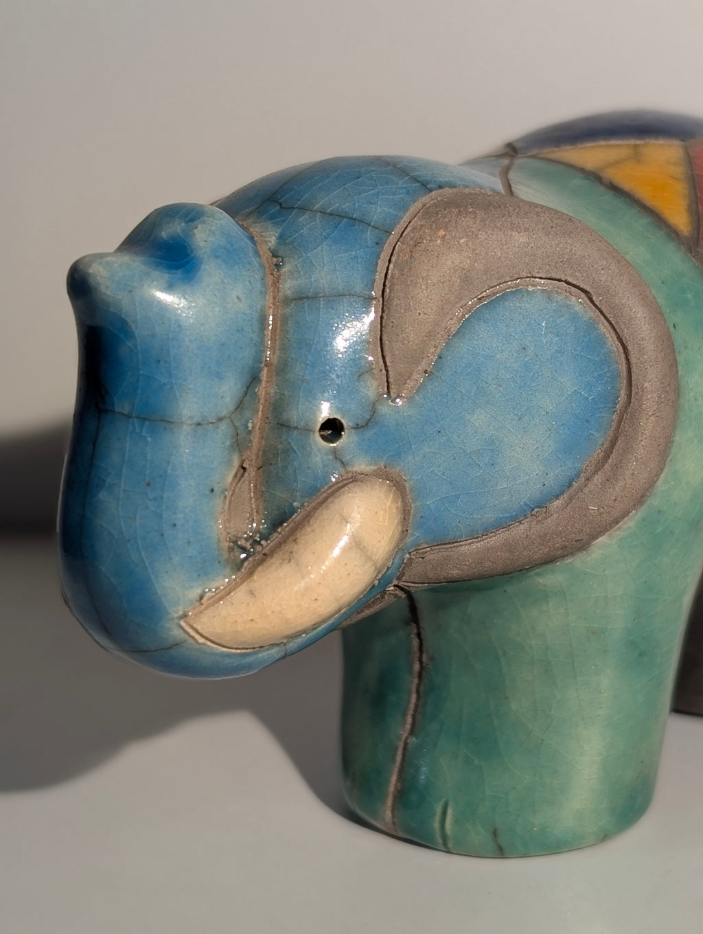 Elefante Raku – Ceramica Artigianale Dipinta a Mano
