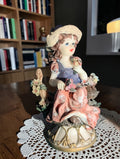 A-11 · Statuina ragazza con fiori MRH 2000 – Resina