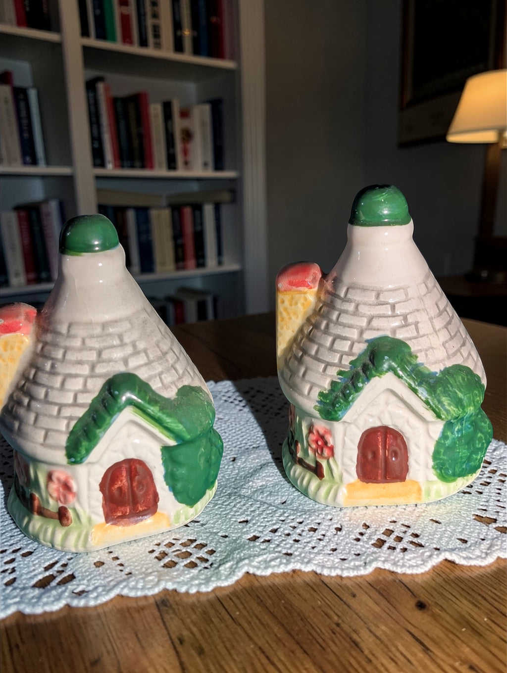 A-09 · Coppia di Trulli pugliesi in ceramica