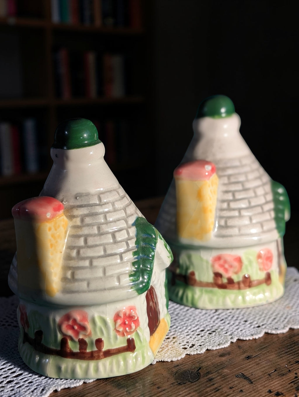 A-09 · Coppia di Trulli pugliesi in ceramica
