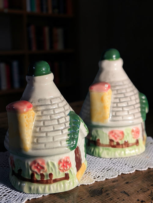 A-09 · Coppia di Trulli pugliesi in ceramica