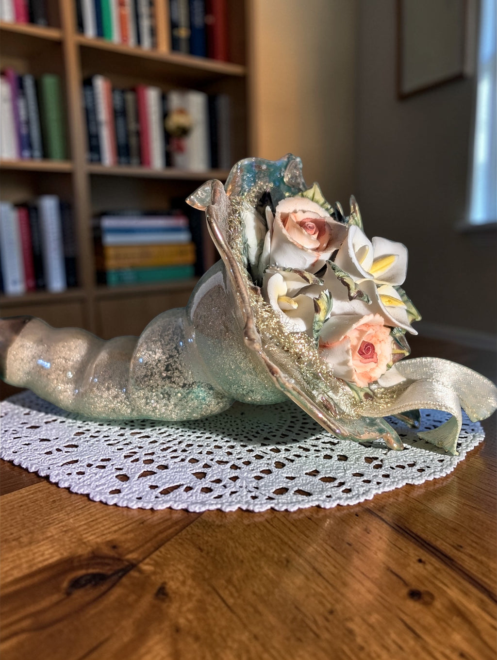 A-05 · Centrotavola floreale in ceramica – Rose e Calle