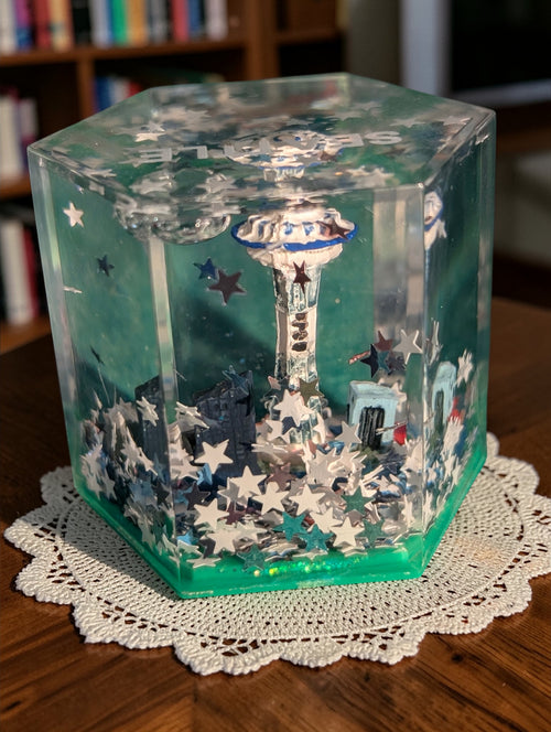 A-02 · Cubo Seattle Space Needle – Souvenir in resina